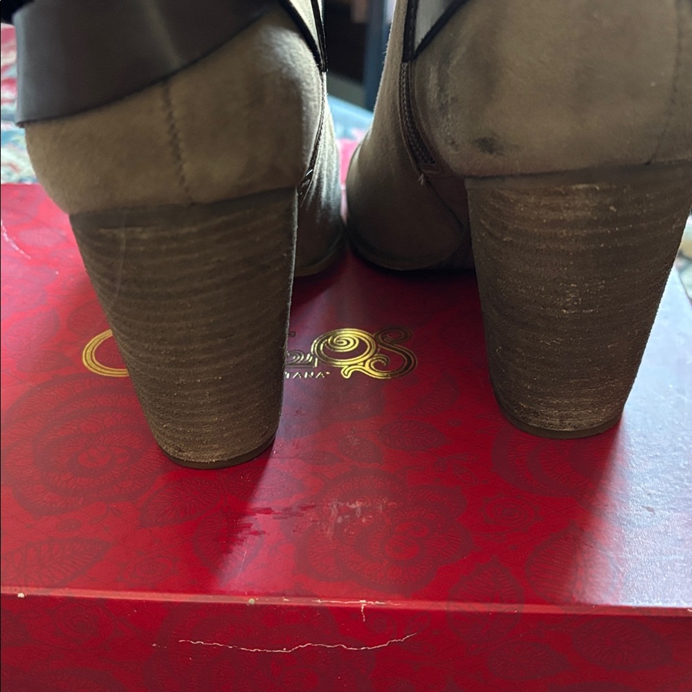 Low boots by Carlos Santana - Picture 3 of 7